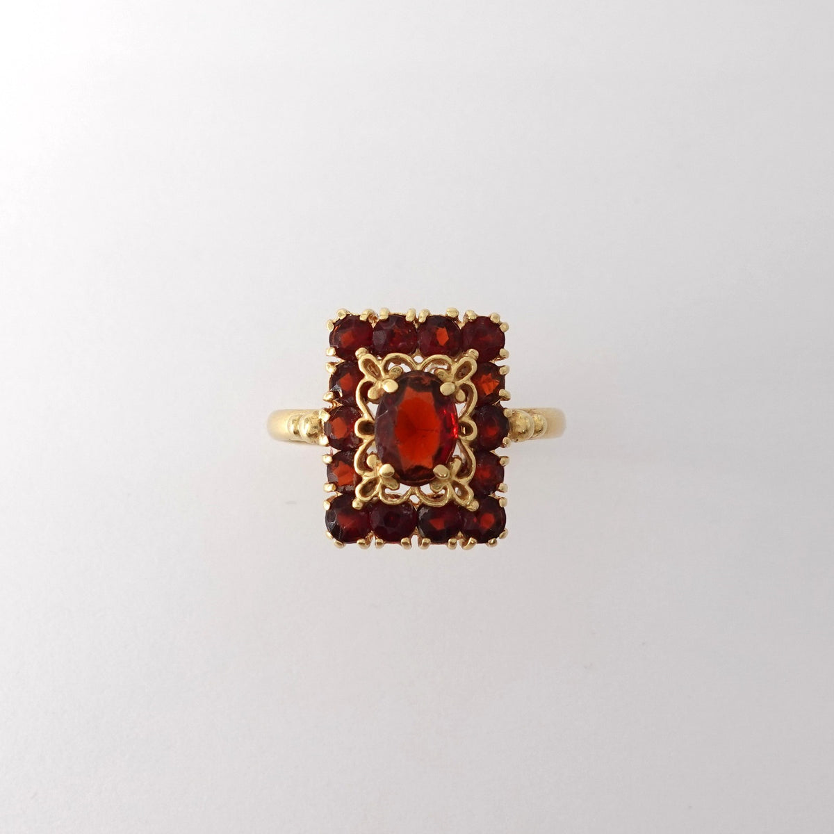Anello Vintage  con Granati Rossi