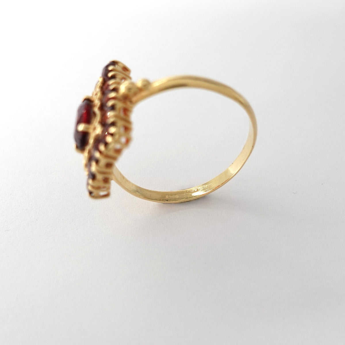 Anello Vintage  con Granati Rossi
