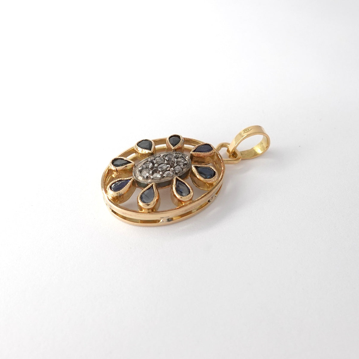 Ciondolo Medaglione Vintage  con Zaffiri e Diamanti Taglio Antico