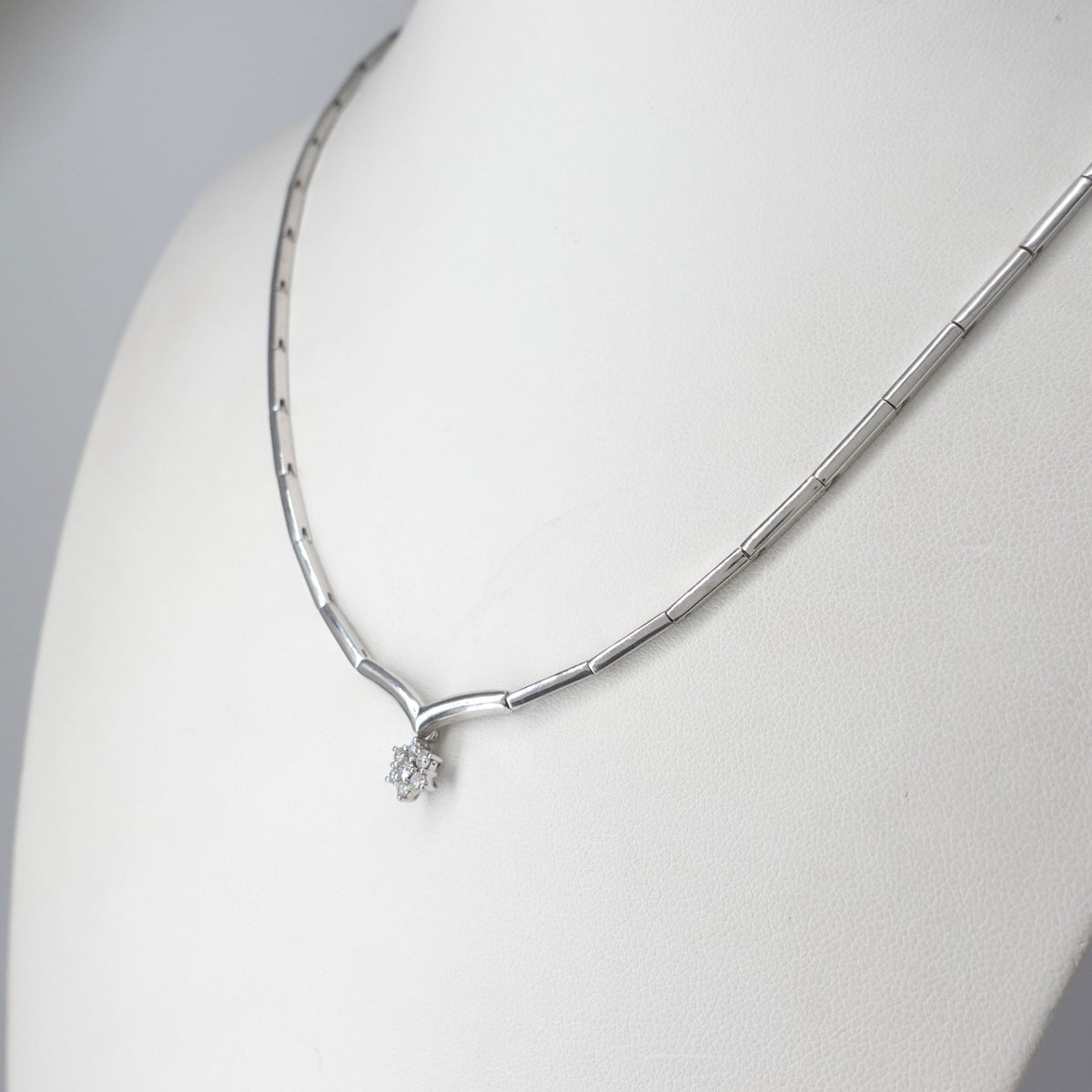 Girocollo Semirigido RECARLO con Fiore di Diamanti