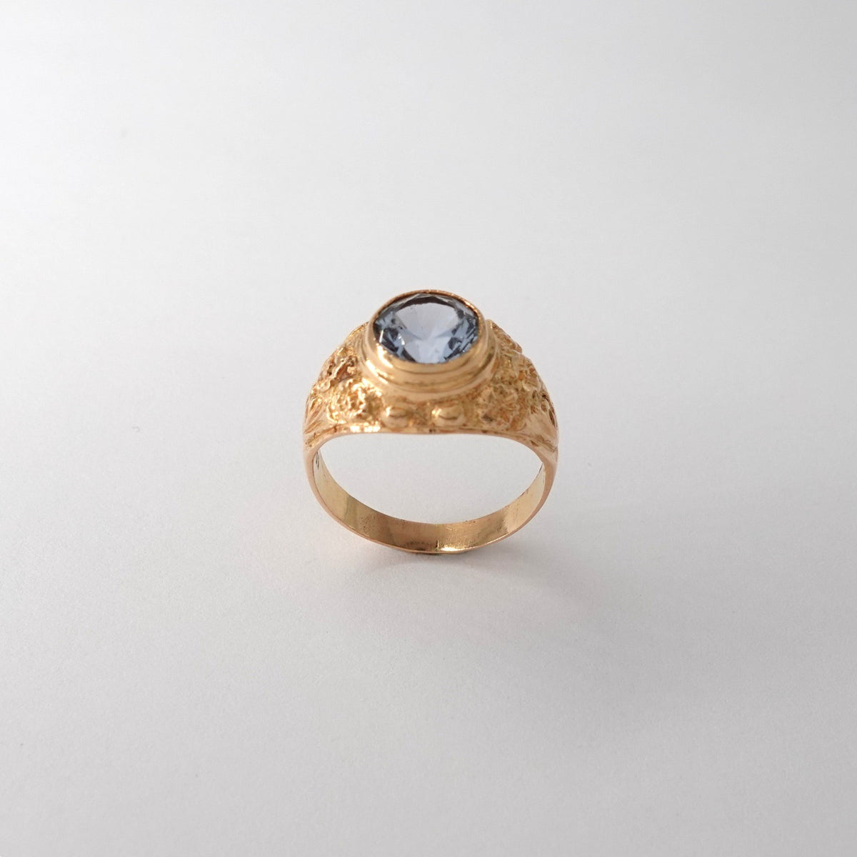 Anello Solitario Vintage  con Topazio Azzurro e Lavorazione Floreale