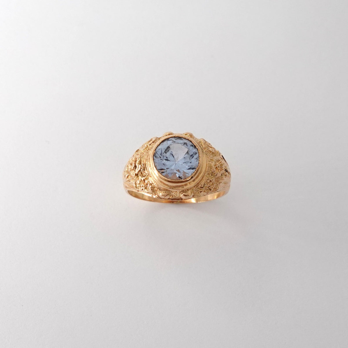 Anello Solitario Vintage  con Topazio Azzurro e Lavorazione Floreale