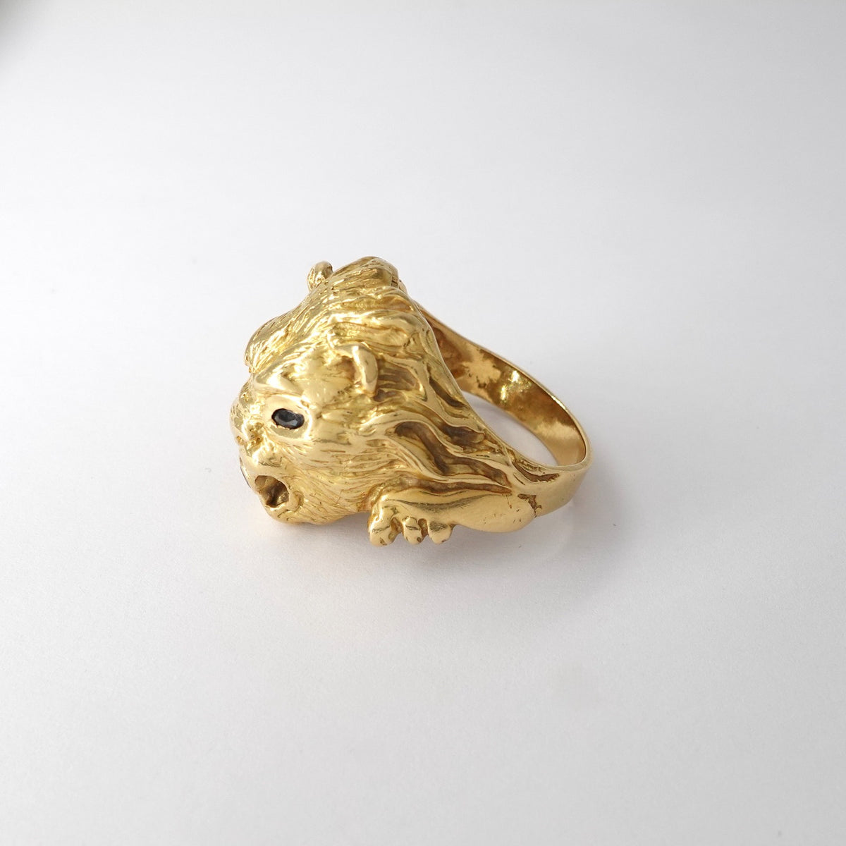 Anello  "Testa di Leone"  con Zirconi