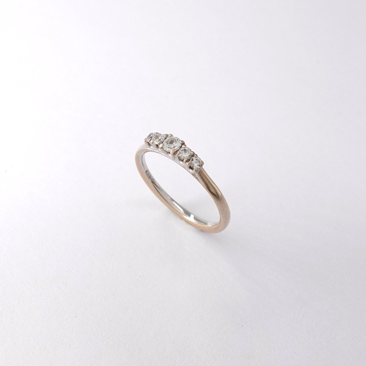 Anello Riviera  con Diamanti