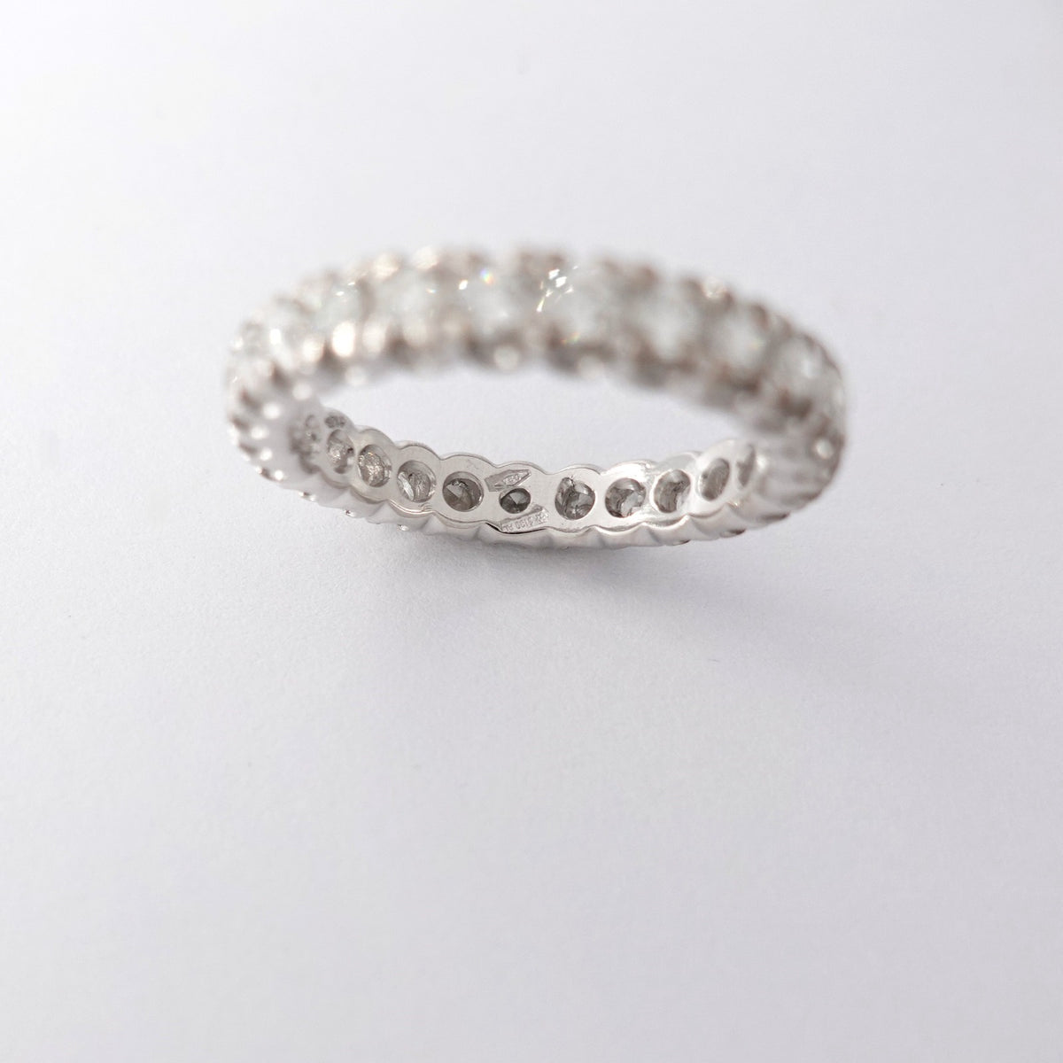 Anello Eternity con Diamanti