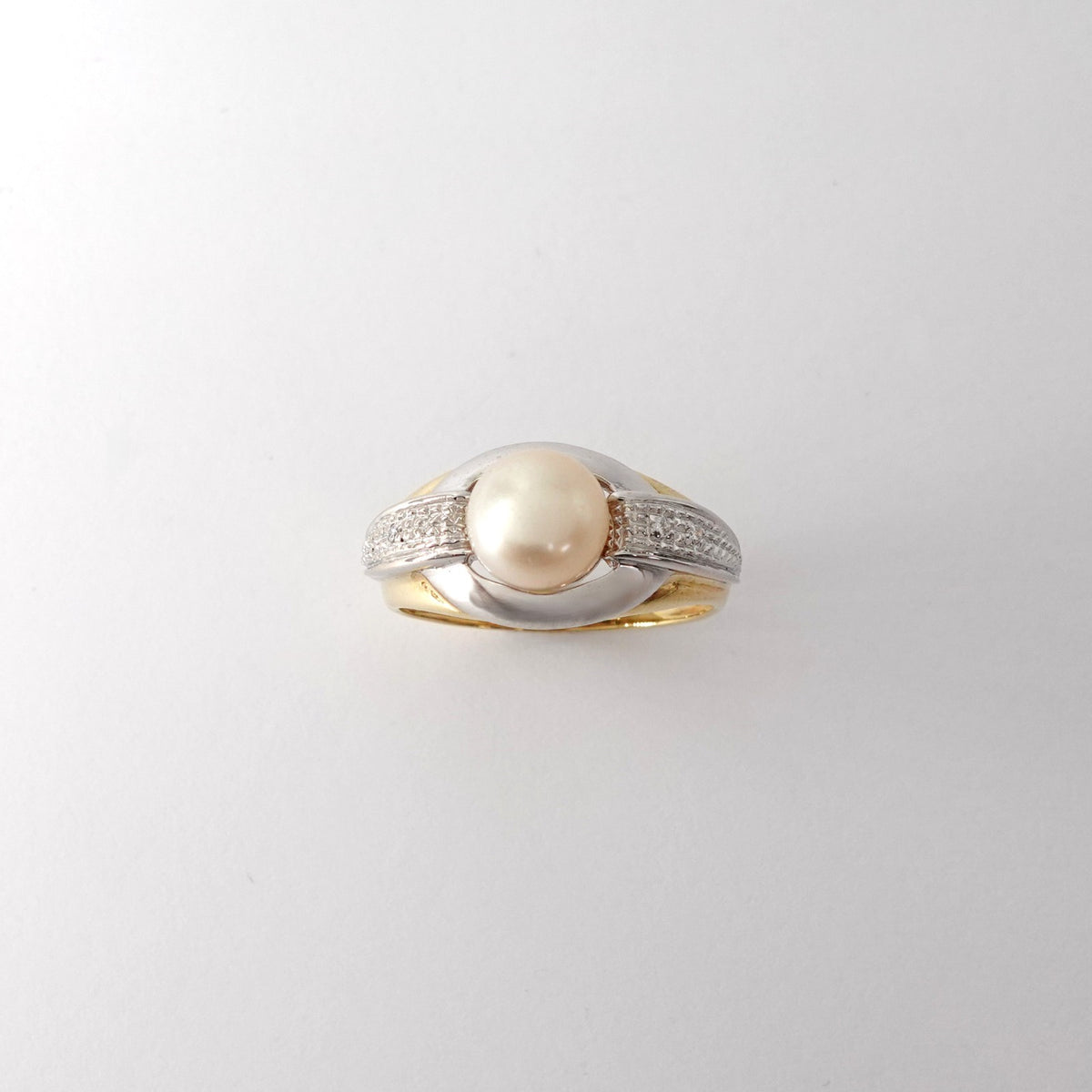Anello  con Perla e Diamanti