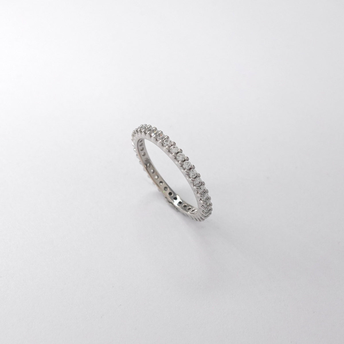 Anello Eternity con Zirconi