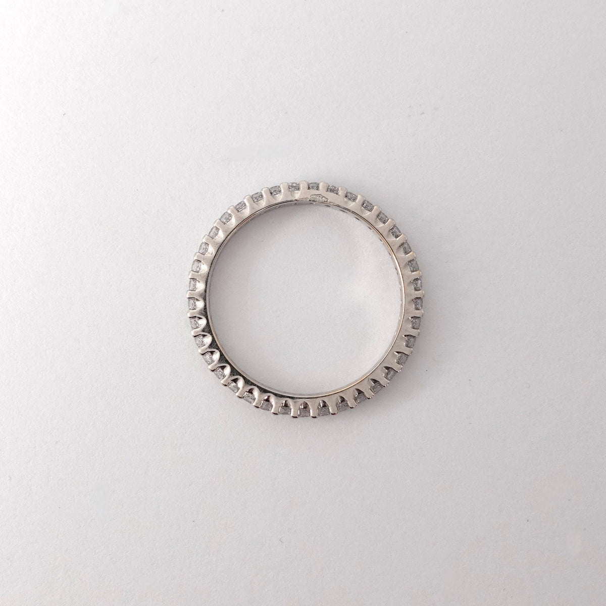 Anello Eternity con Zirconi