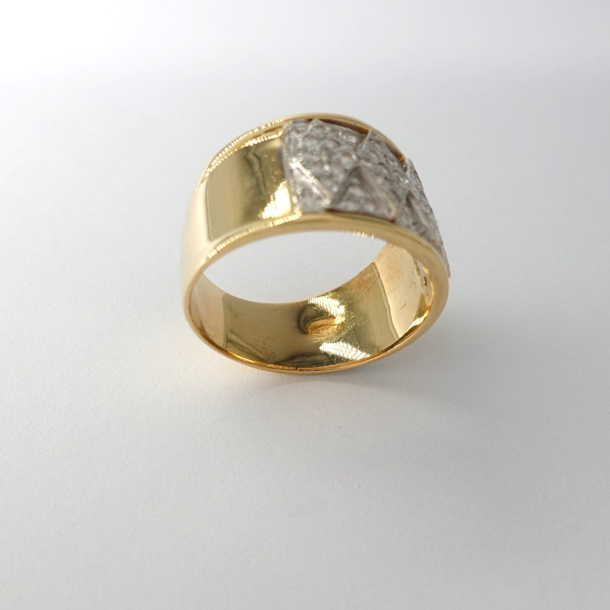 Anello a Fascia con Zirconi