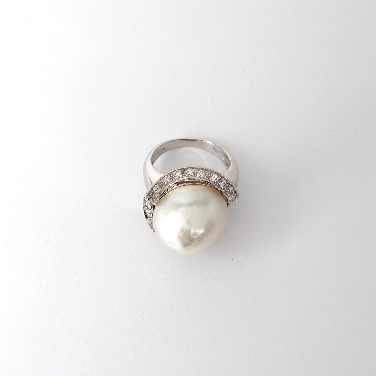 Anello in Oro   con Diamanti e Perla Scaramazza