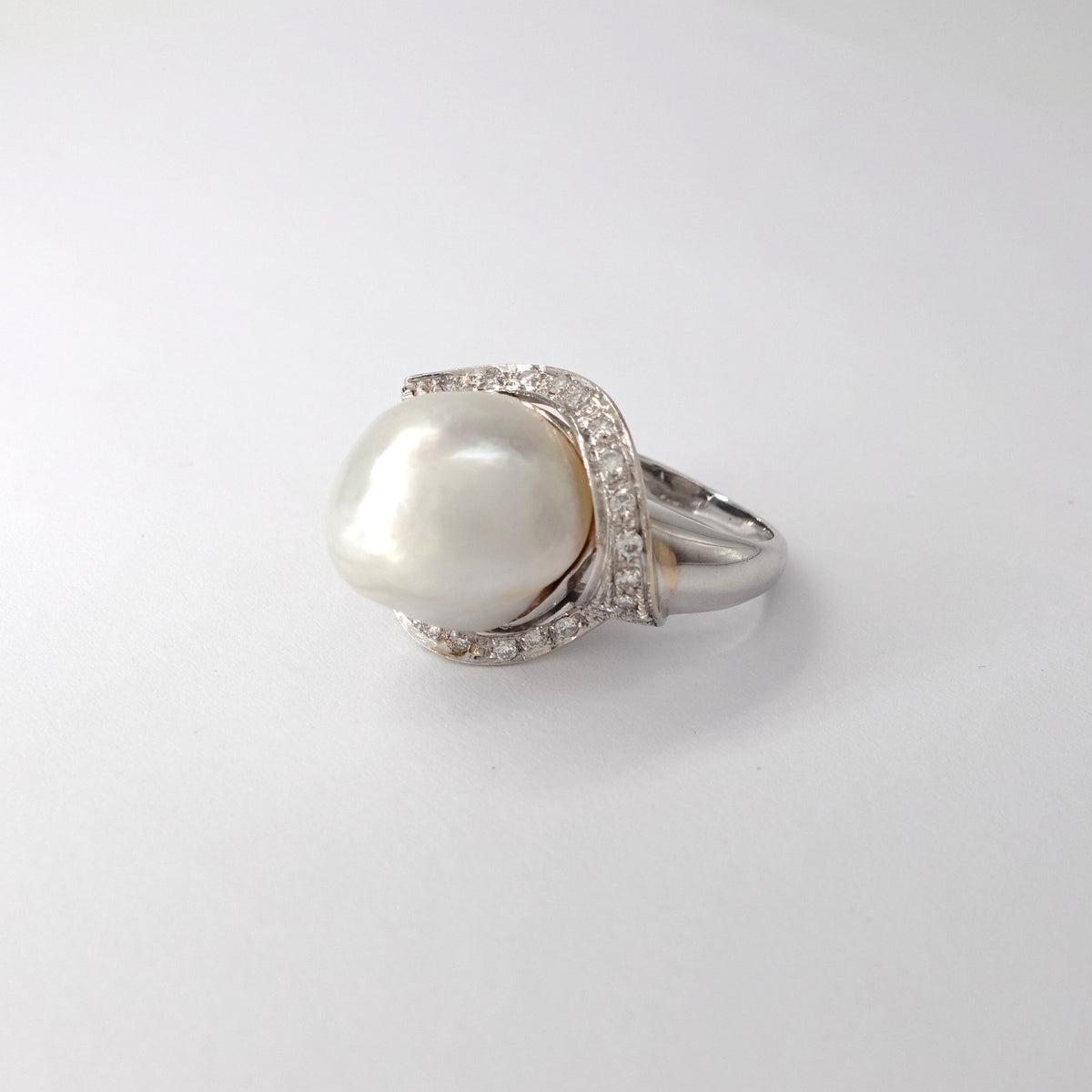 Anello in Oro   con Diamanti e Perla Scaramazza