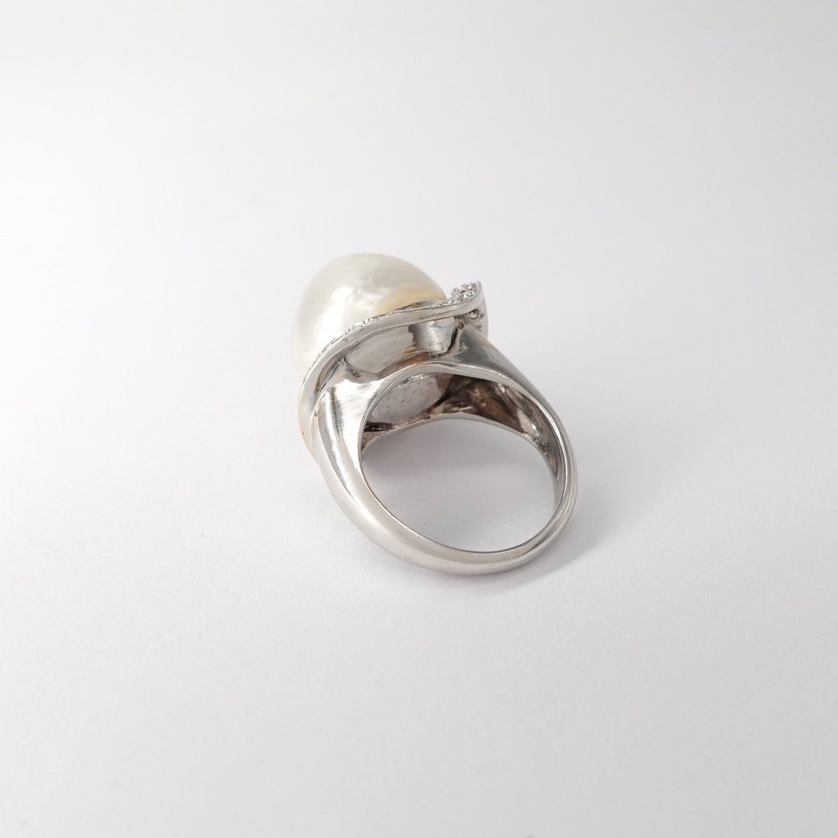 Anello in Oro   con Diamanti e Perla Scaramazza