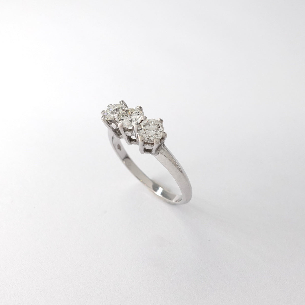 Anello Trilogy in Oro   e Diamanti Taglio Brillante