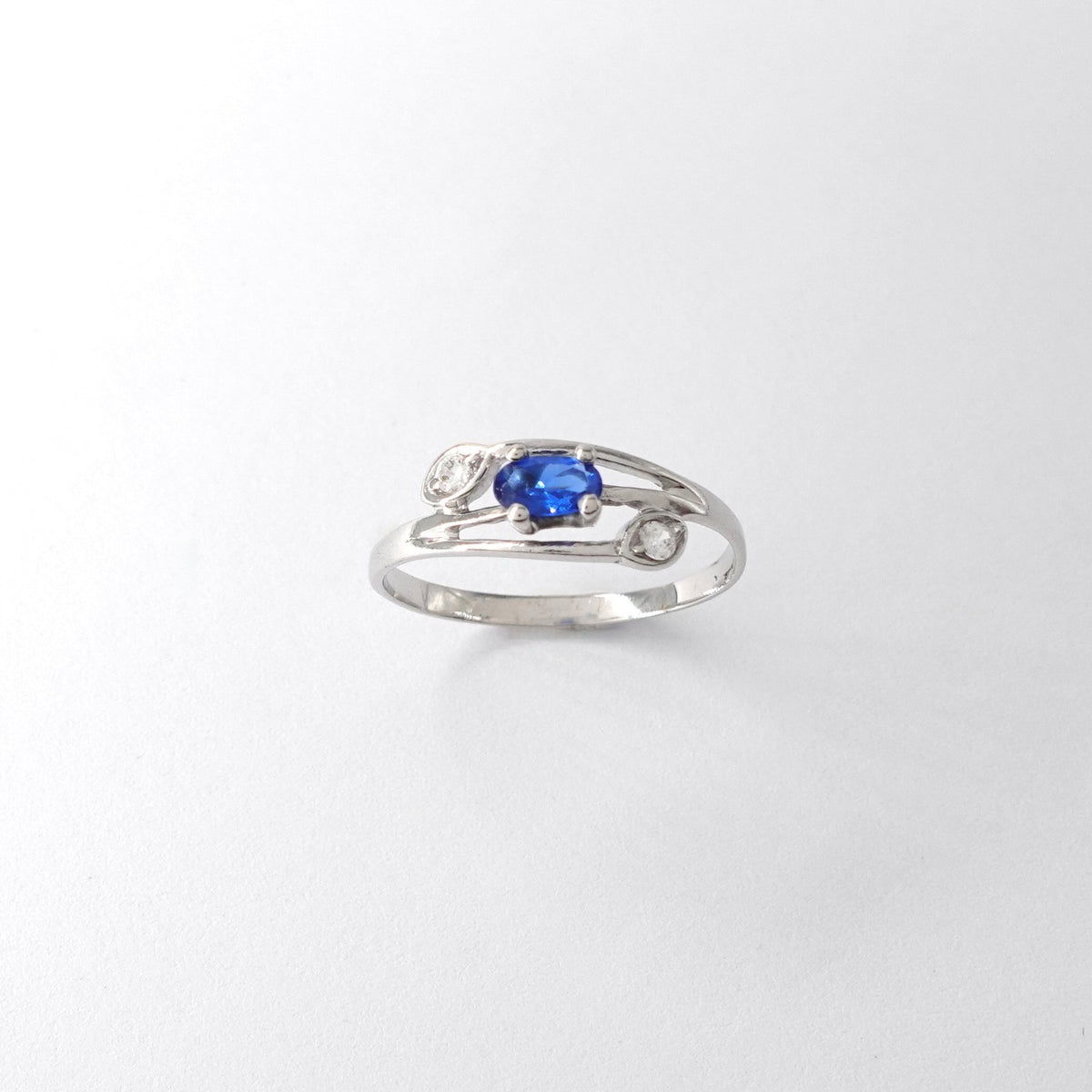 Anello in Oro Bianco  con Zirconi