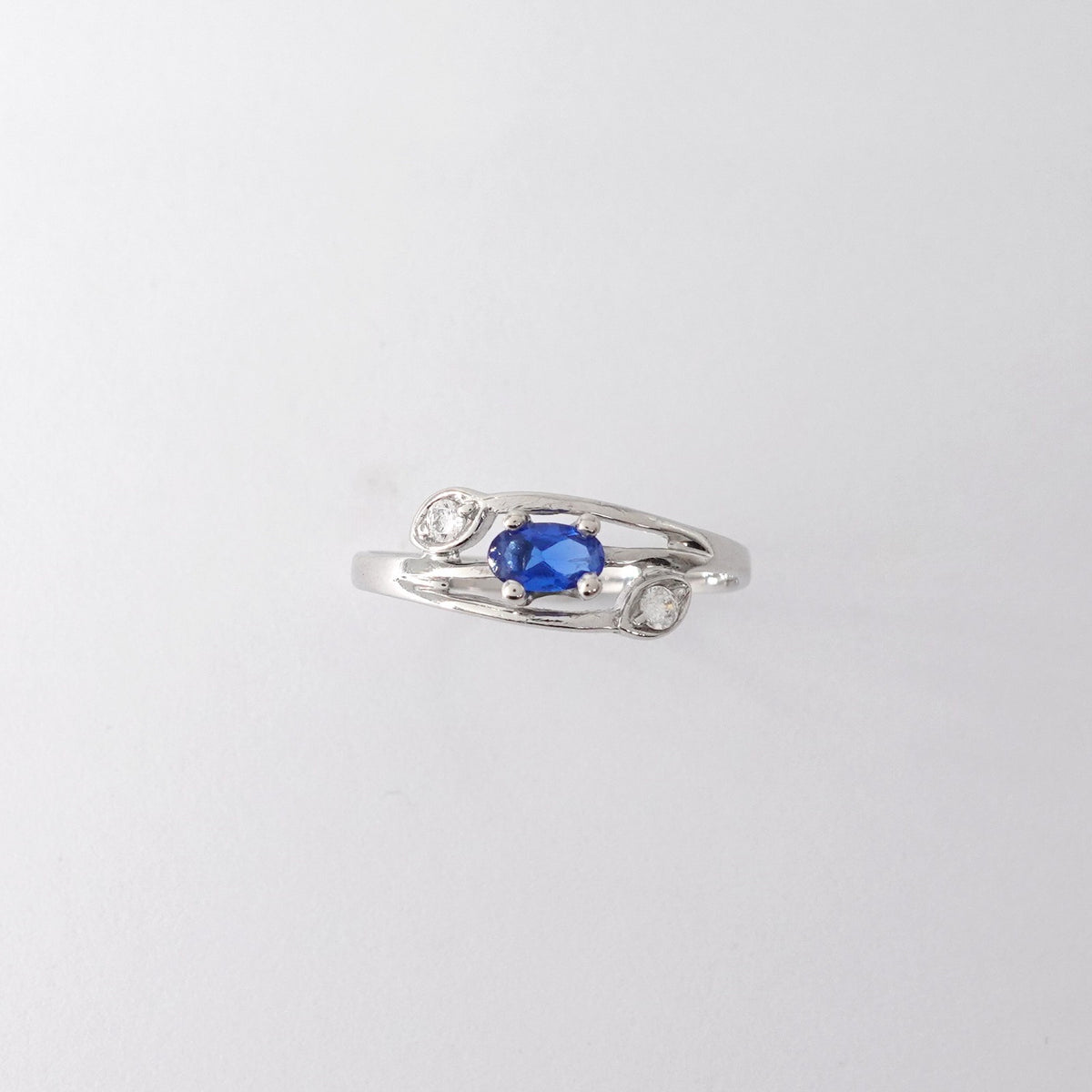 Anello in Oro Bianco  con Zirconi
