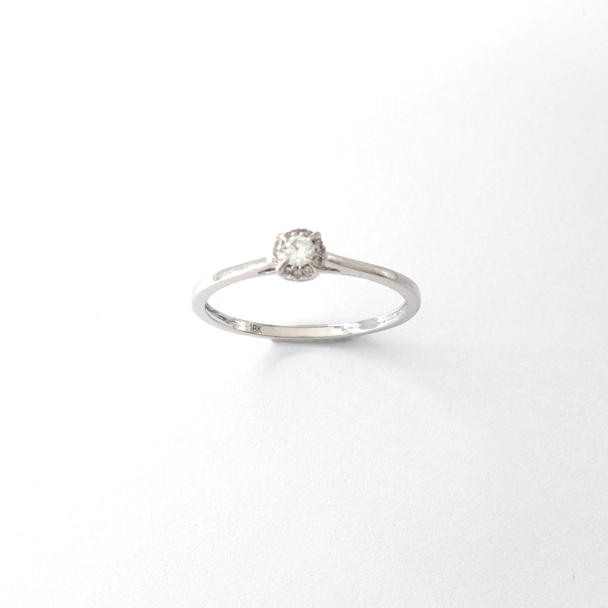 Anello Solitario in Oro  con Diamanti