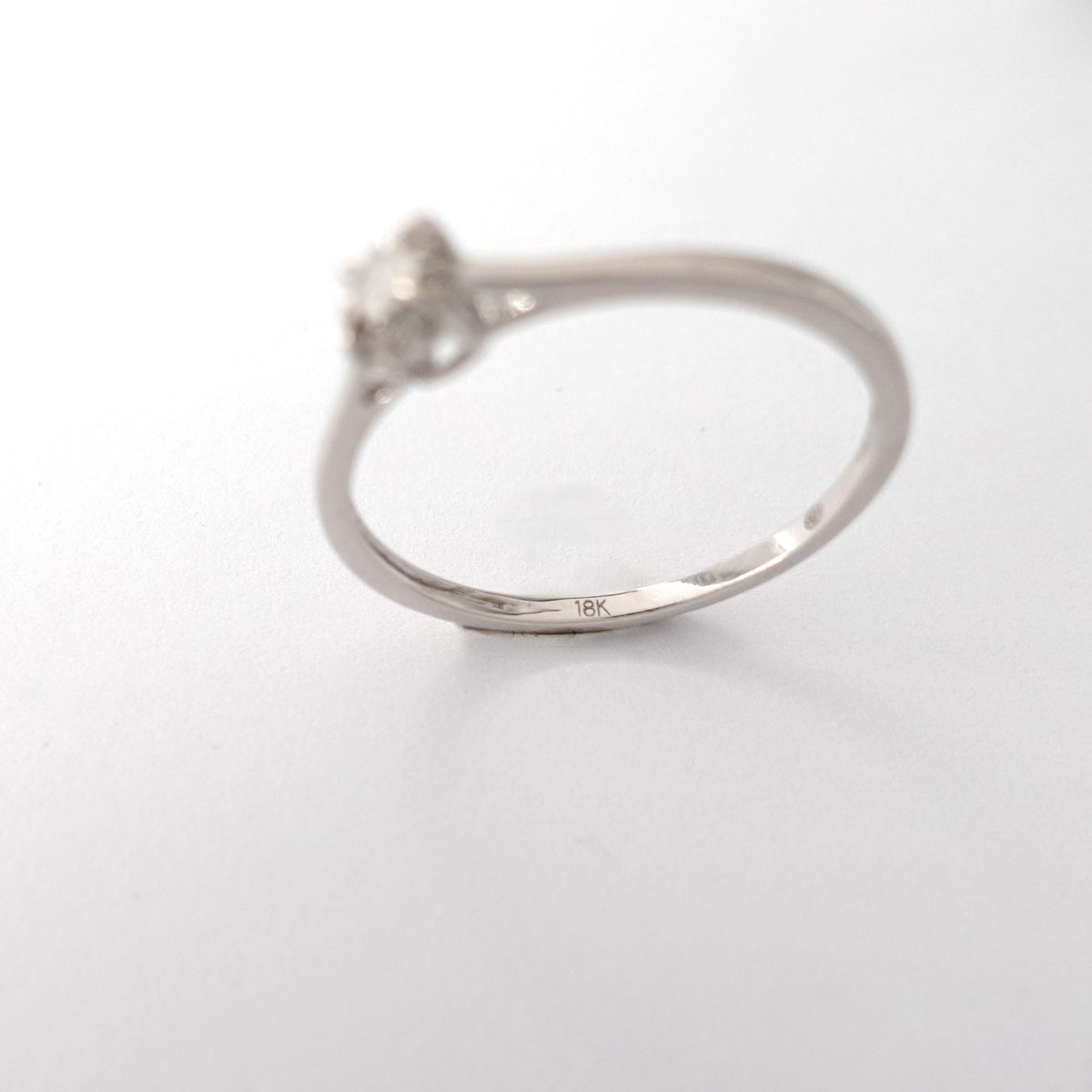 Anello Solitario in Oro  con Diamanti