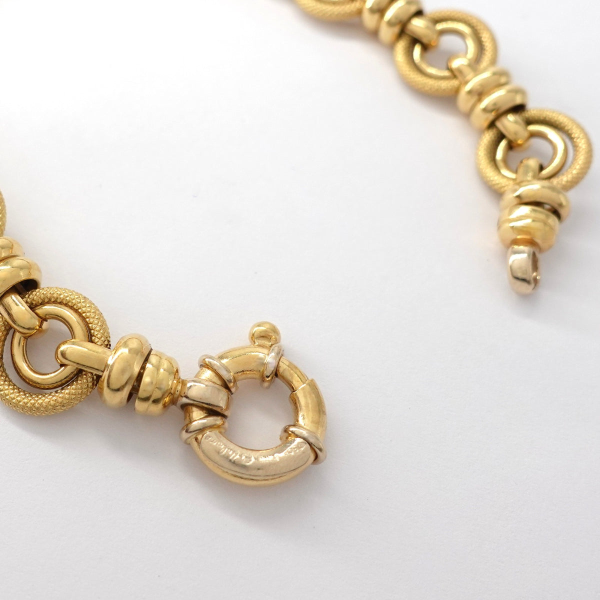Bracciale ad Anelli in Oro   con Lavorazione Satinata
