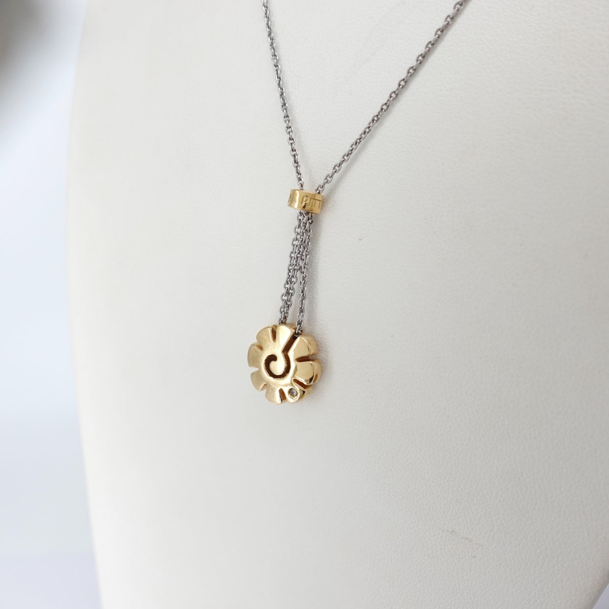 Collana con pendente fiore