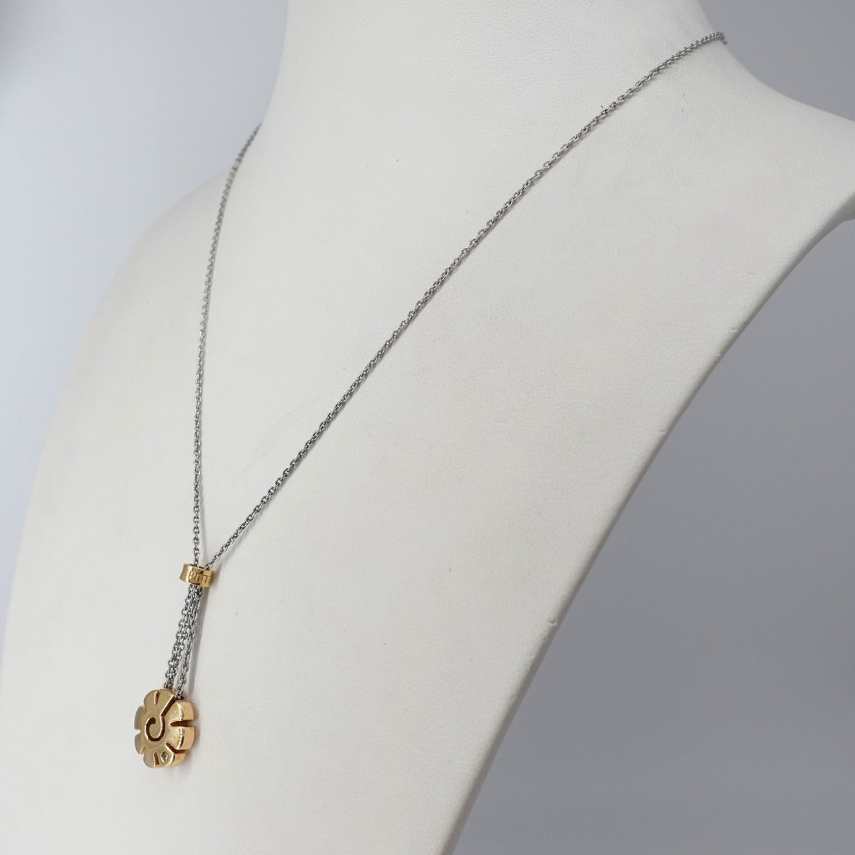 Collana con pendente fiore