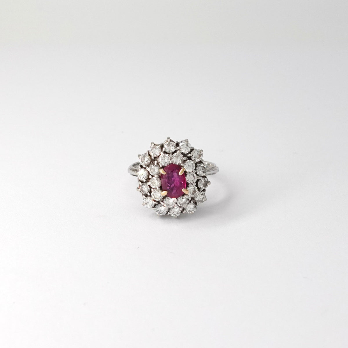 Anello con rubino