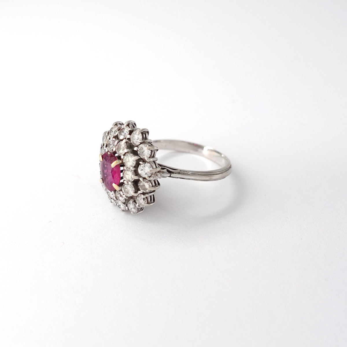 Anello con rubino