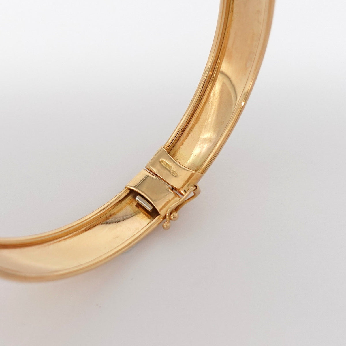 Bracciale rigido  con zirconi e rubino