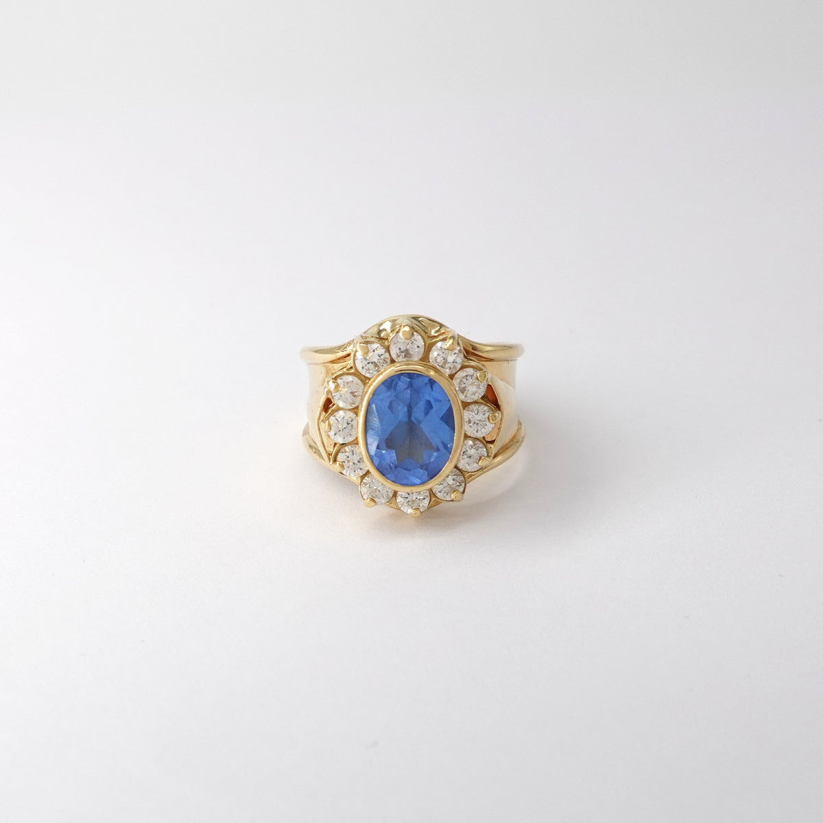 Anello in oro giallo 18kt con zirconi