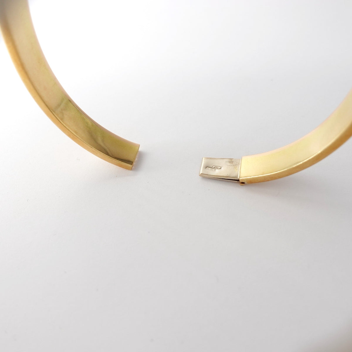 Bracciale rigido nei tre colori dell'oro