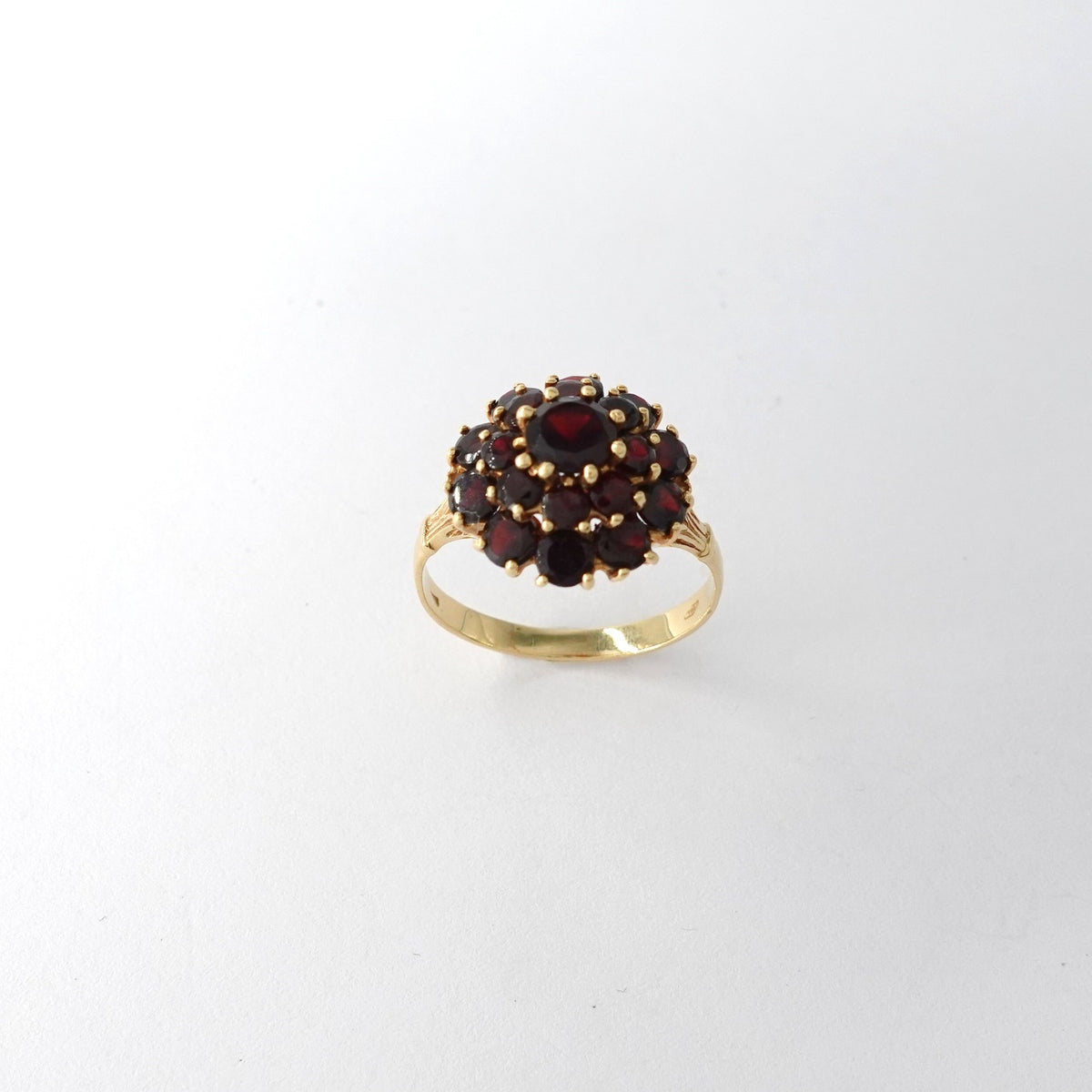 Anello  con granati