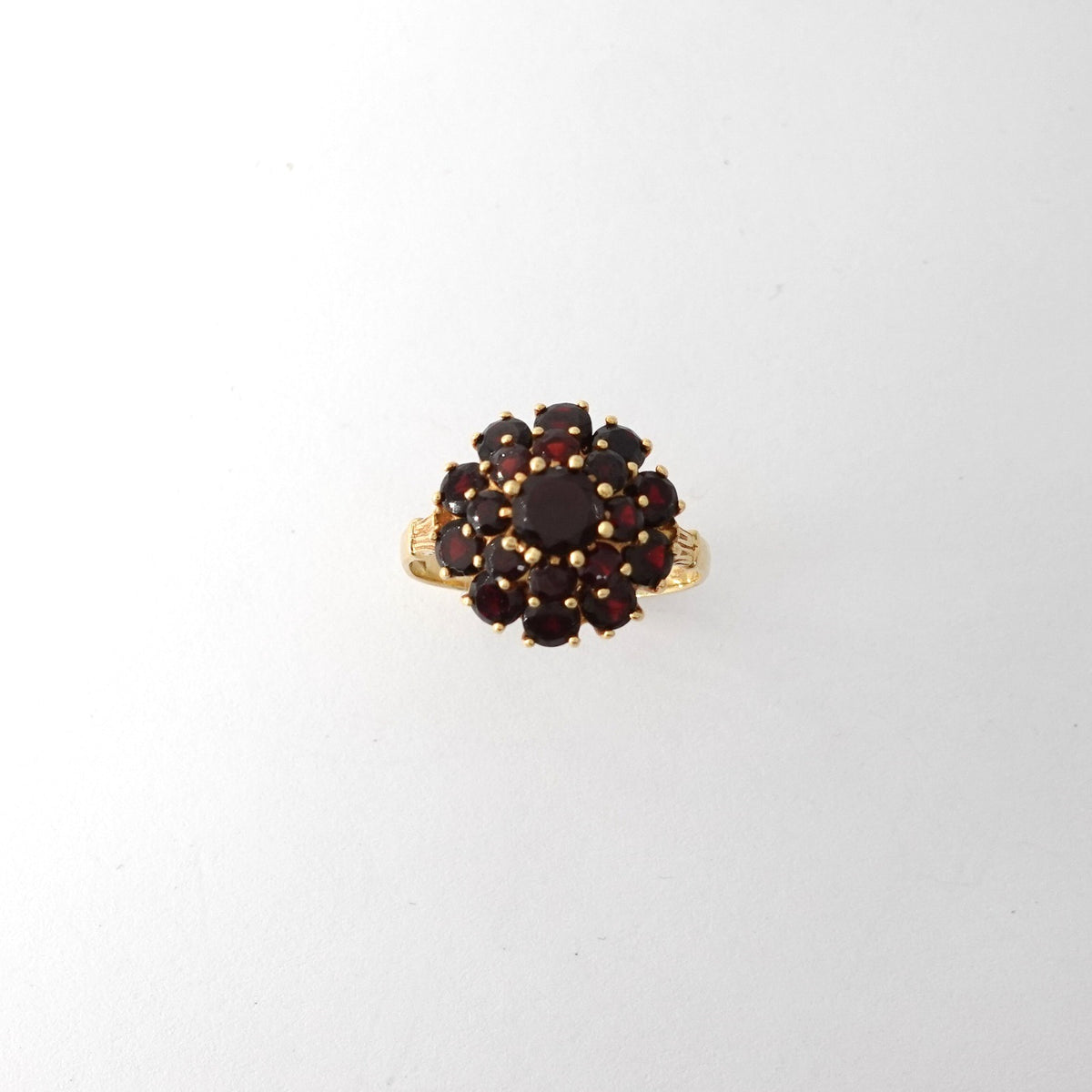 Anello  con granati