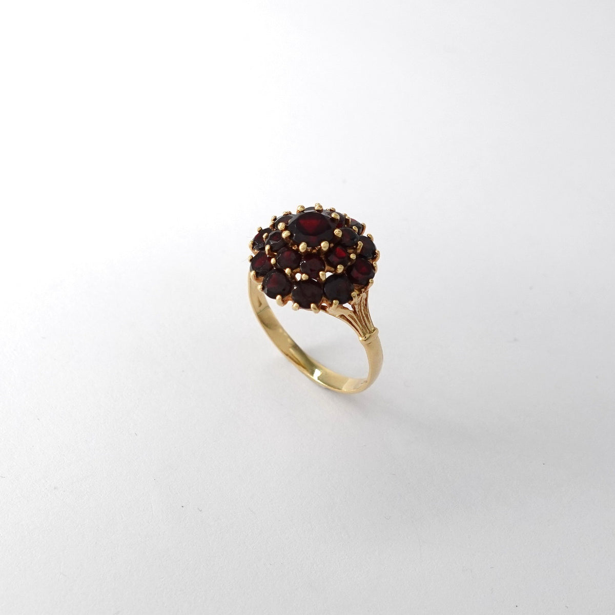 Anello  con granati