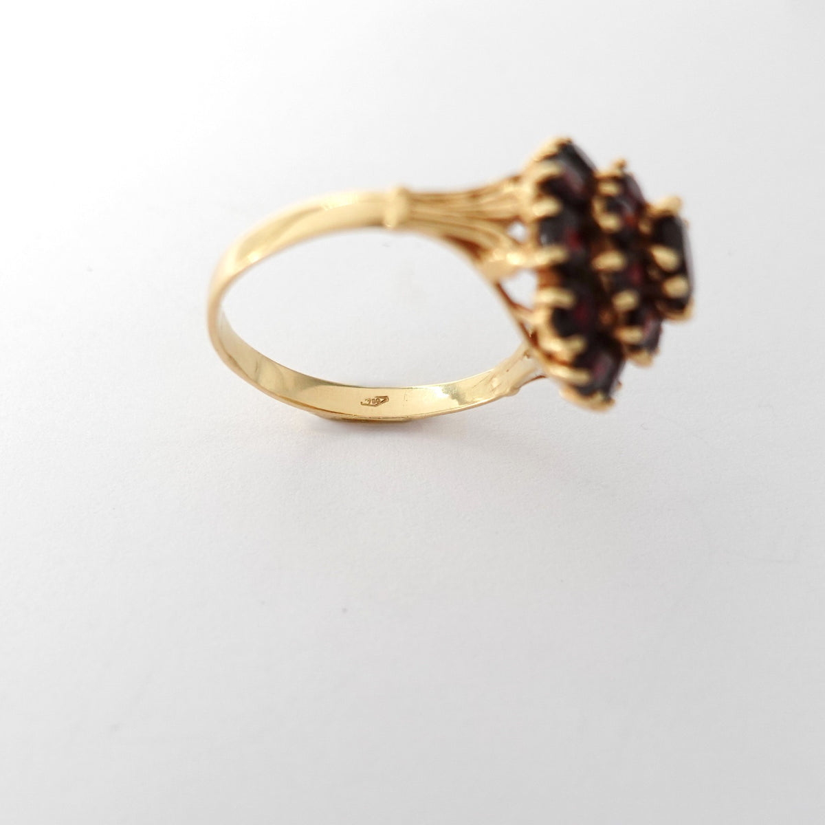Anello  con granati