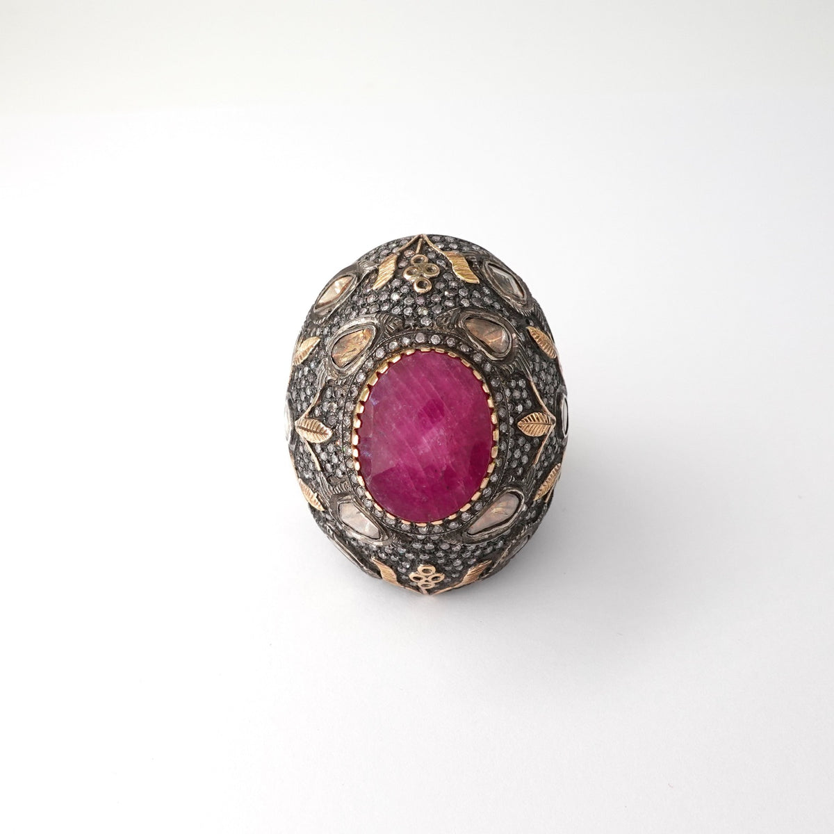 Anello  con diamanti e rubino