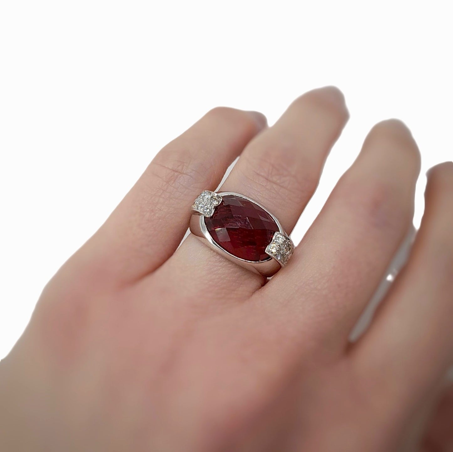 Anello con diamanti e granato