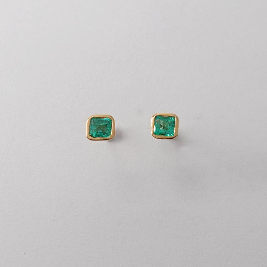 Orecchini con pietre verdi