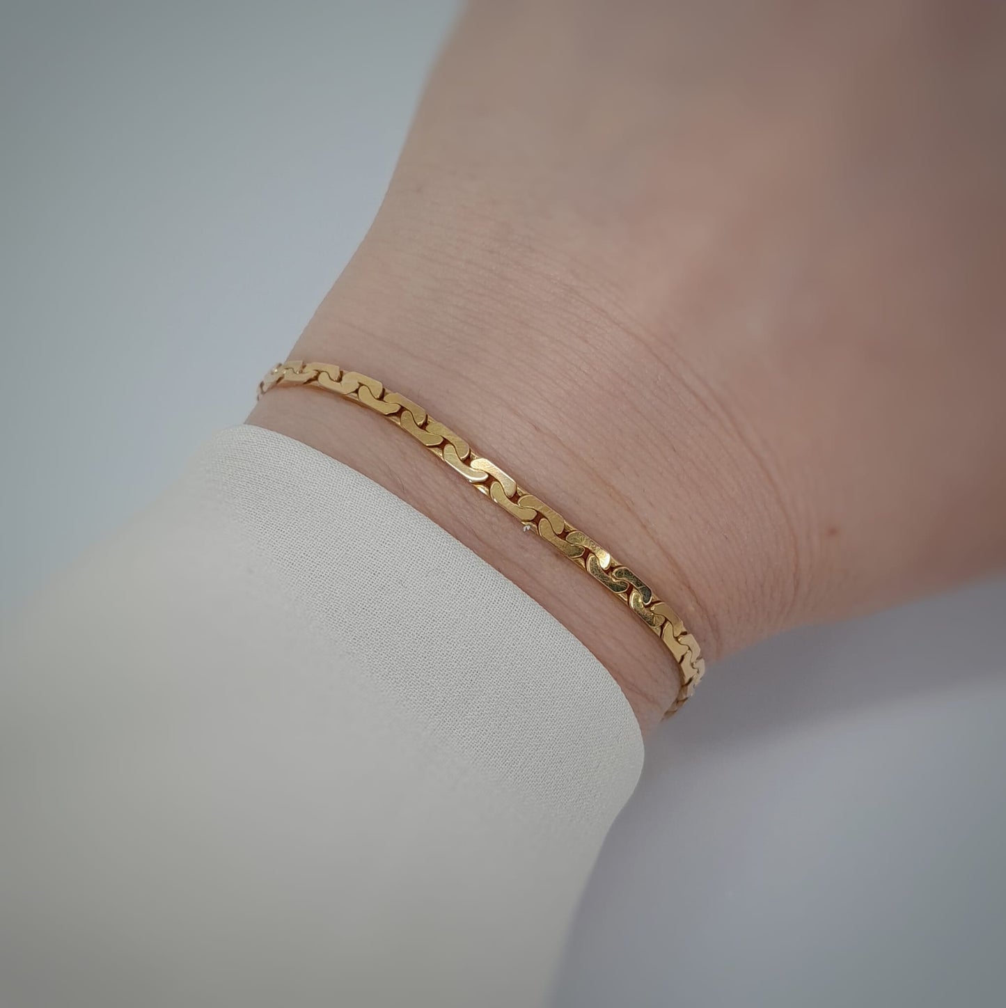 Bracciale a maglia piatta
