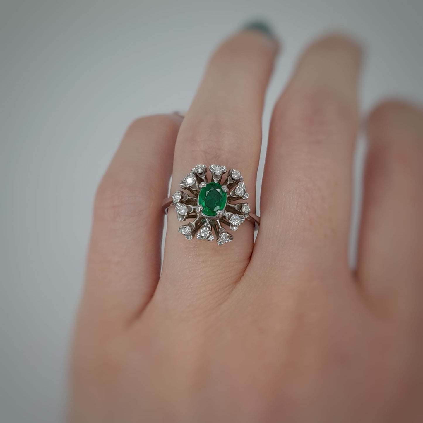 Anello con smeraldo