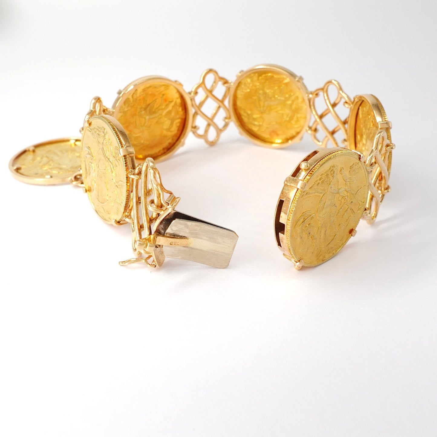 Bracciale con monete raffiguranti figure mitologiche