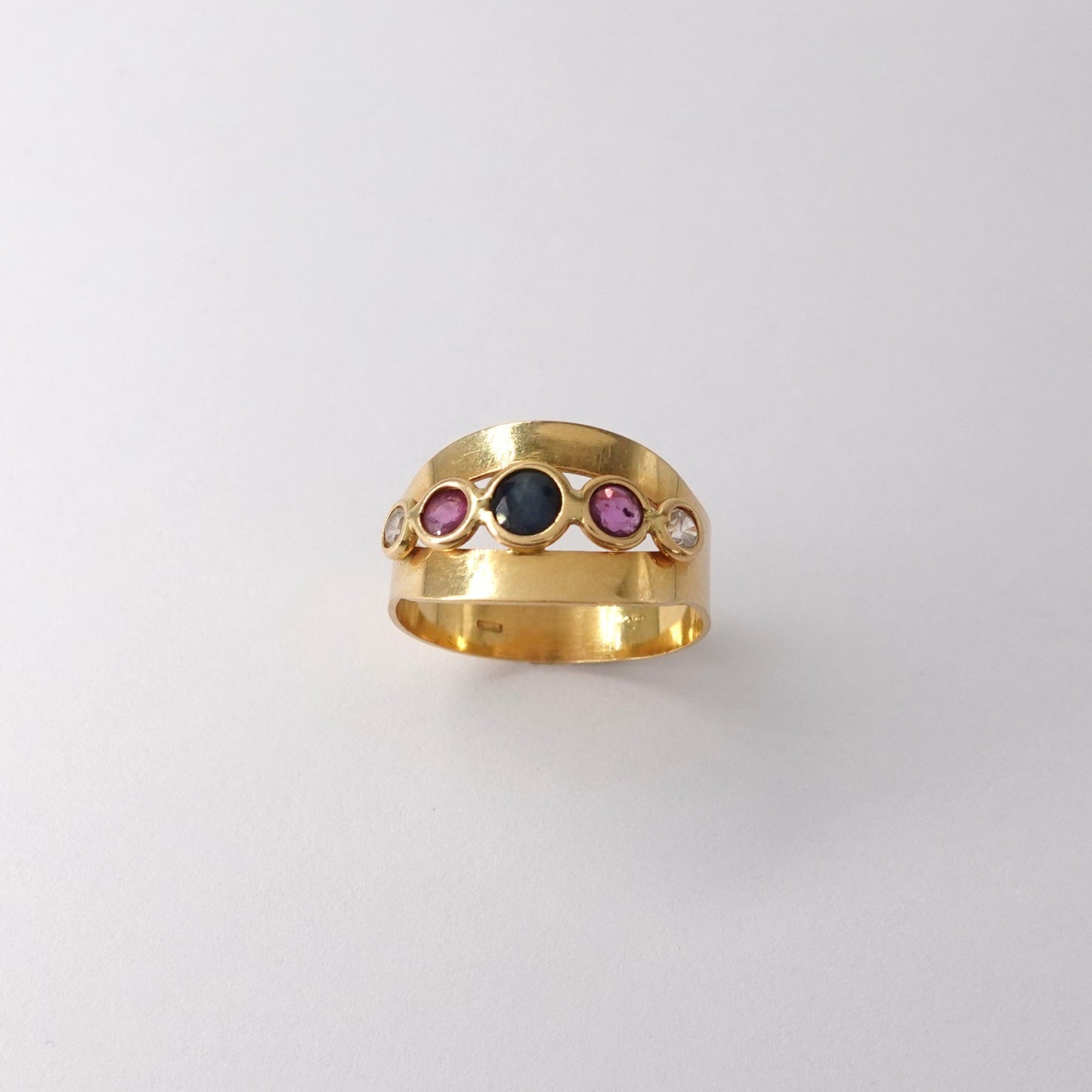 Anello con zirconi colorati