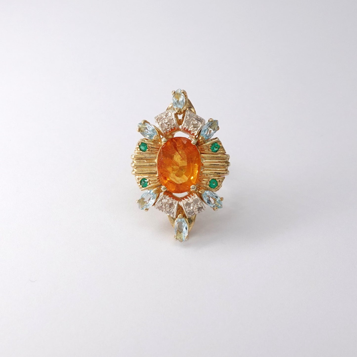 Anello con diamanti  e topazi