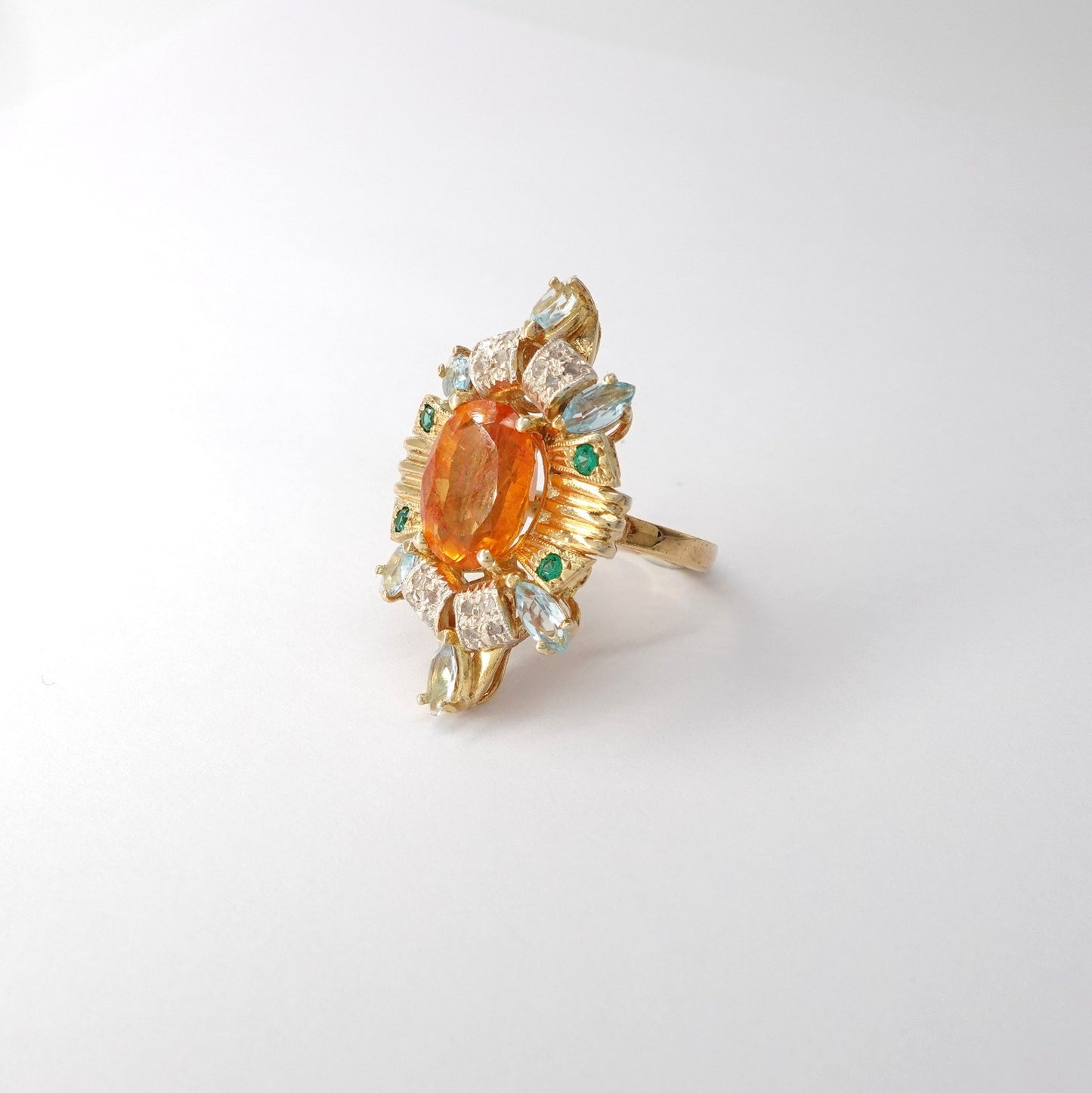 Anello con diamanti  e topazi