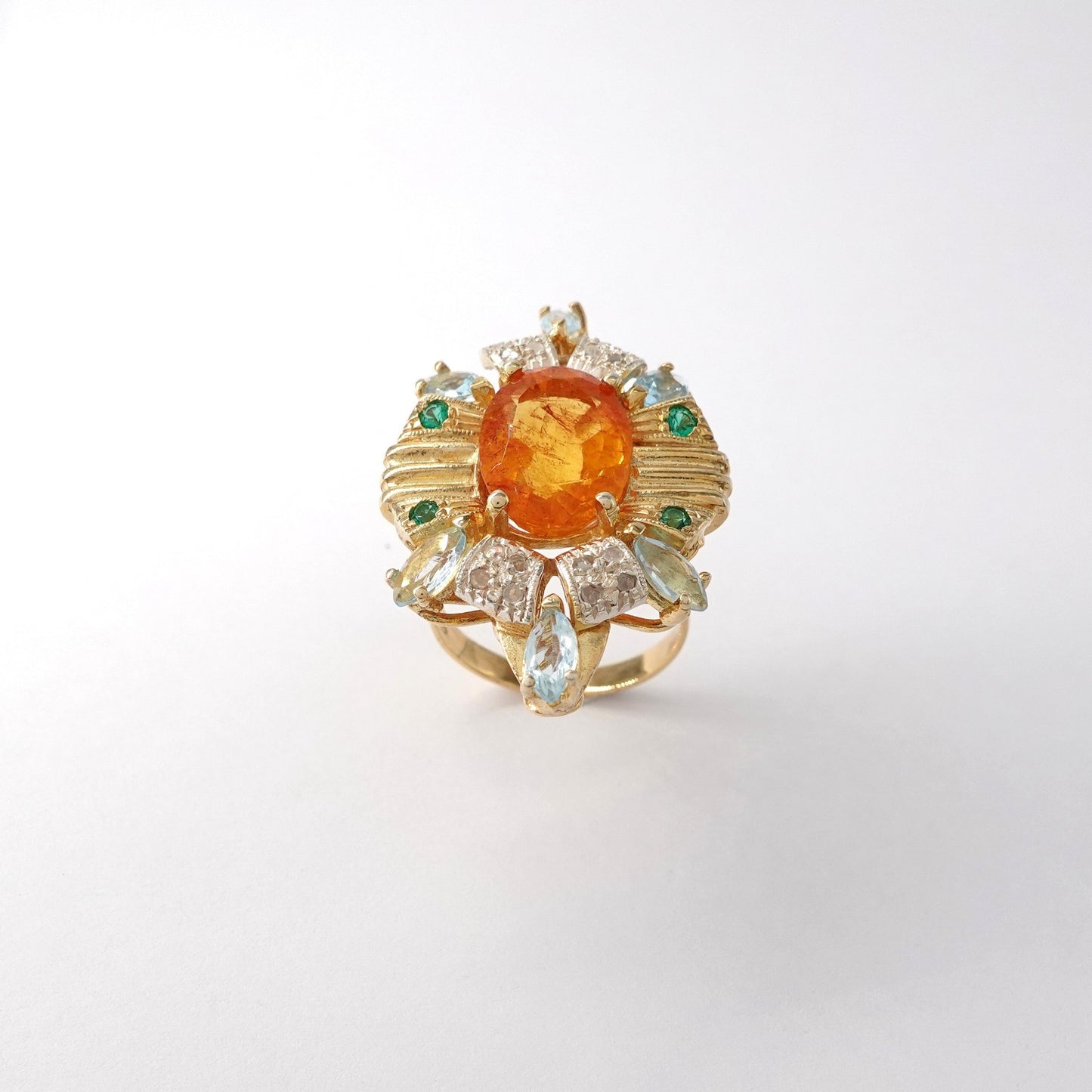 Anello con diamanti  e topazi