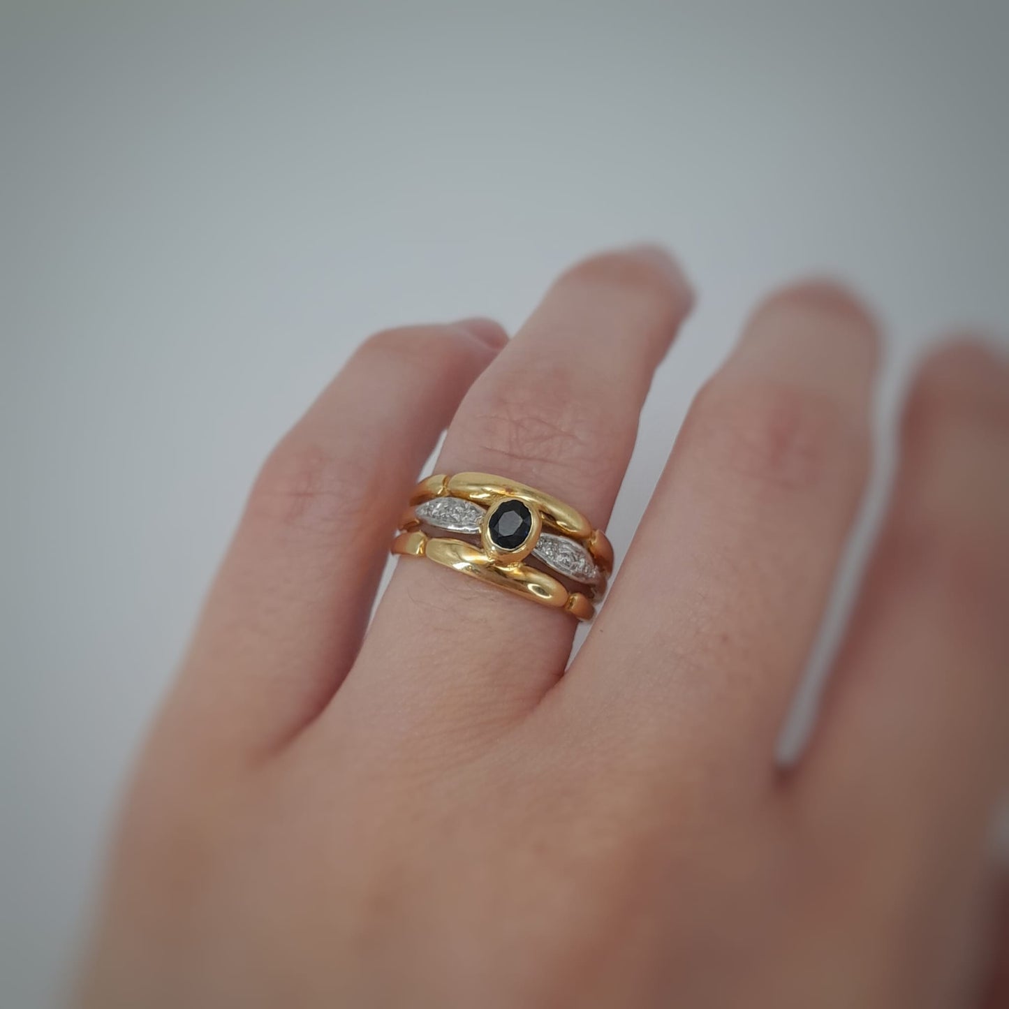Anello  con zaffiro