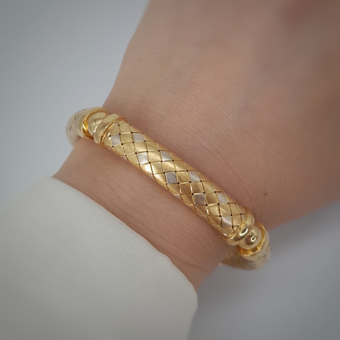 Bracciale semirigido