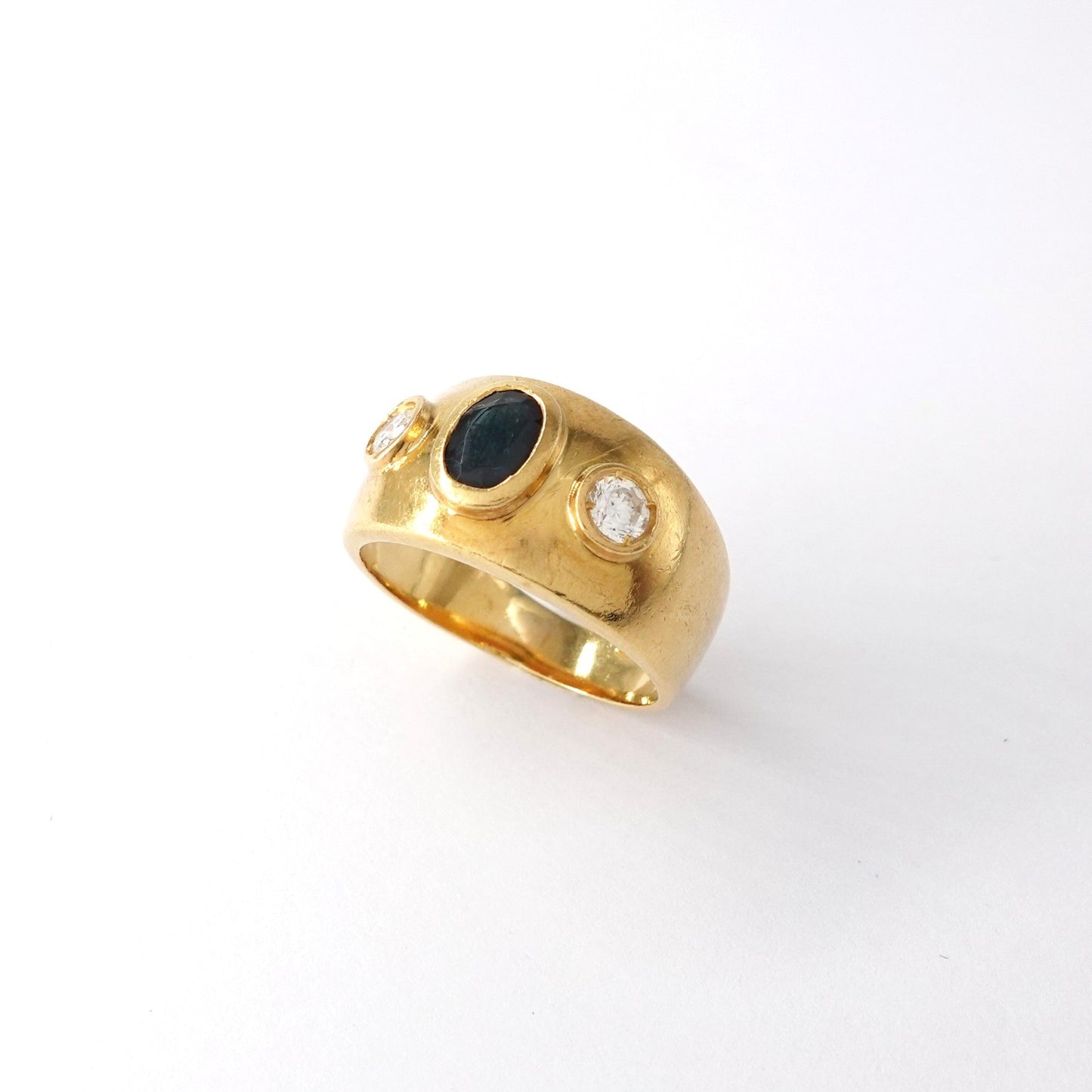 Anello con zaffiro e zirconi