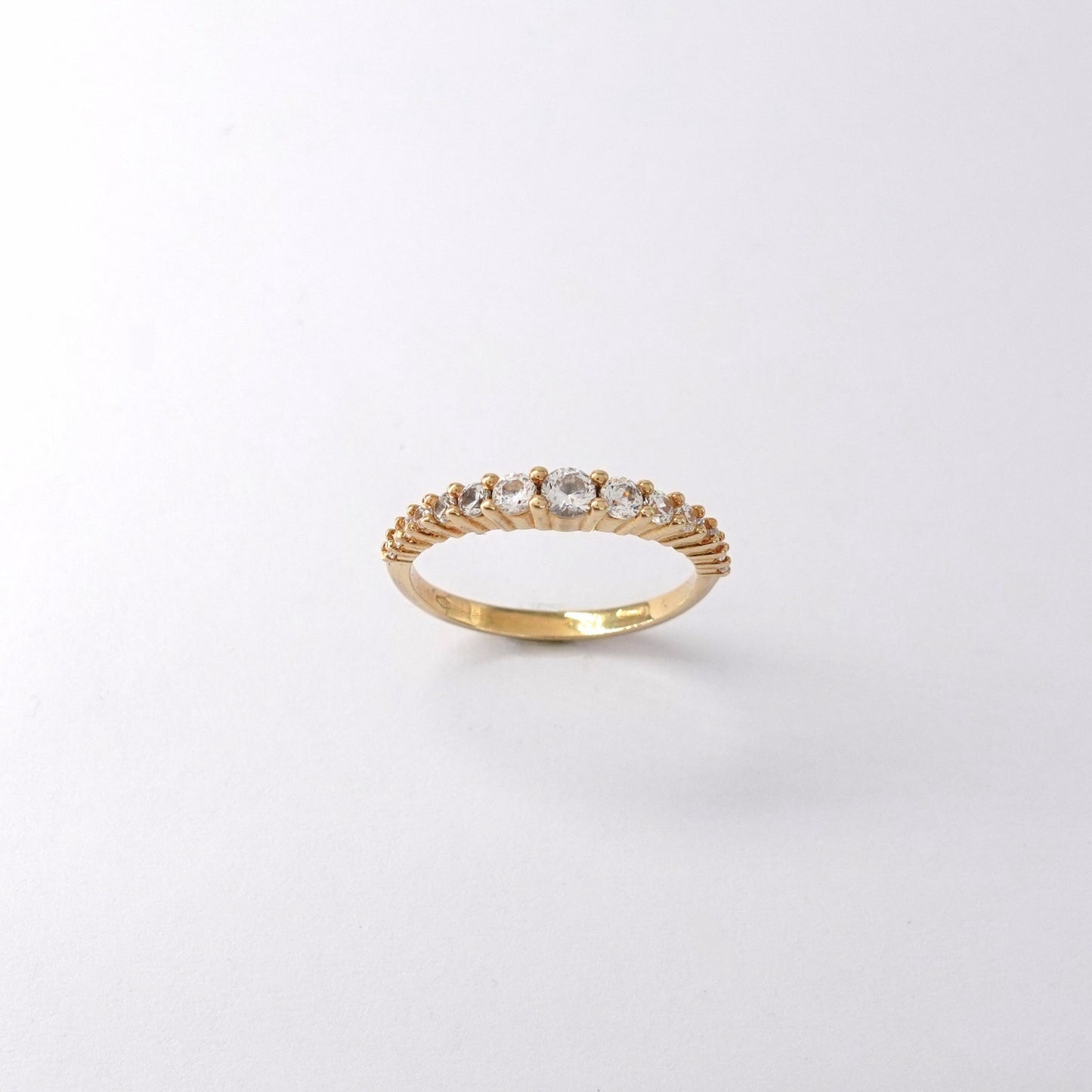 Anello con zirconi