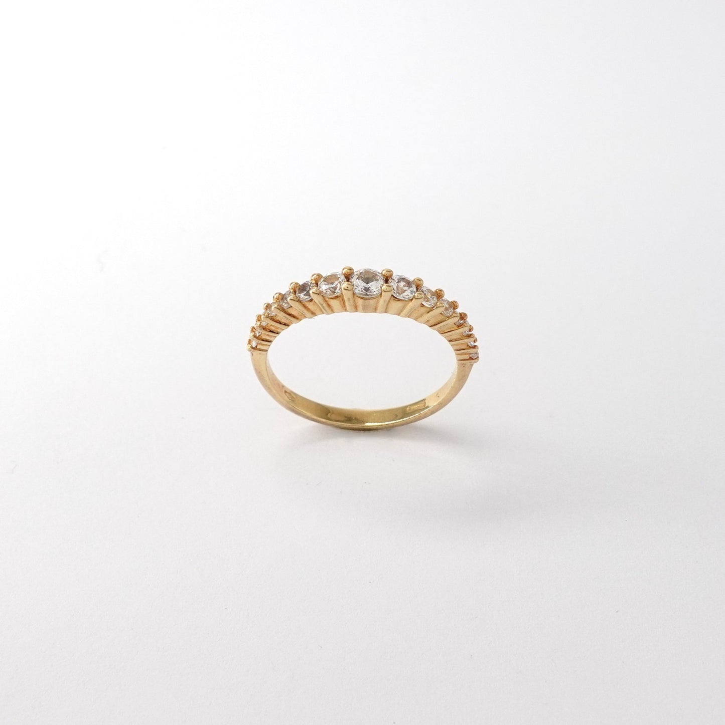 Anello con zirconi