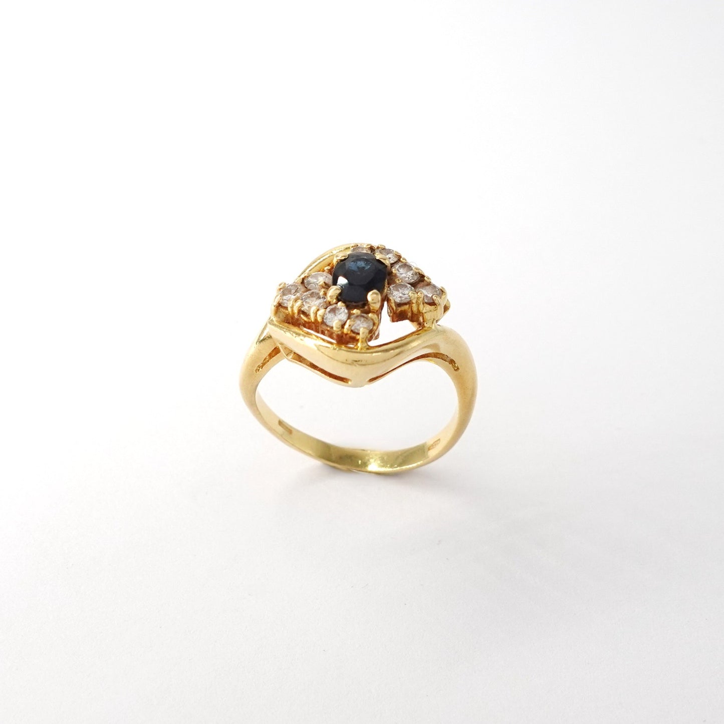 Anello  con zaffiro e diamanti