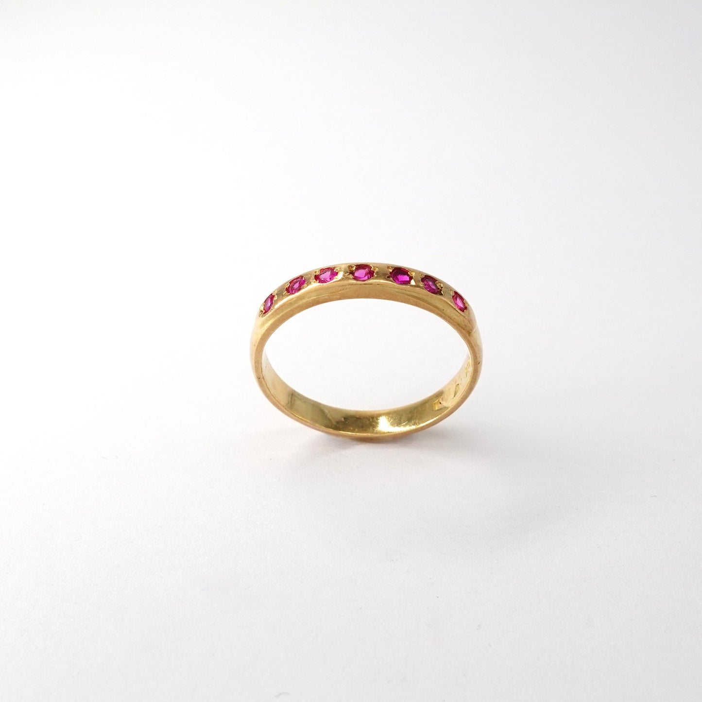 Anello a fedina con rubini